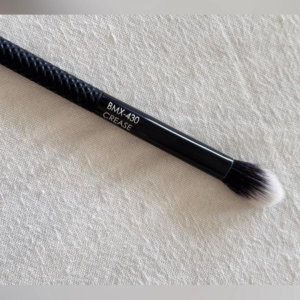 CROWN MODA PRO BMX-430 Crease Eyeshadow Brush Black Makeup Brush